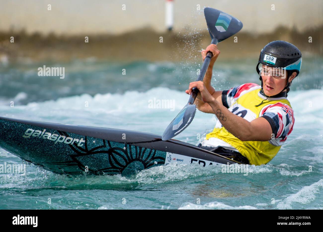 Mallory Franklin de Windsor & District CC en compétition en K1W lors de la qualification olympique britannique de slalom de canoë à Lee Valley le 18 avril 2022. Photo de Phil Hutchinson. Utilisation éditoriale uniquement, licence requise pour une utilisation commerciale. Aucune utilisation dans les Paris, les jeux ou les publications d'un seul club/ligue/joueur. Crédit : UK Sports pics Ltd/Alay Live News Banque D'Images