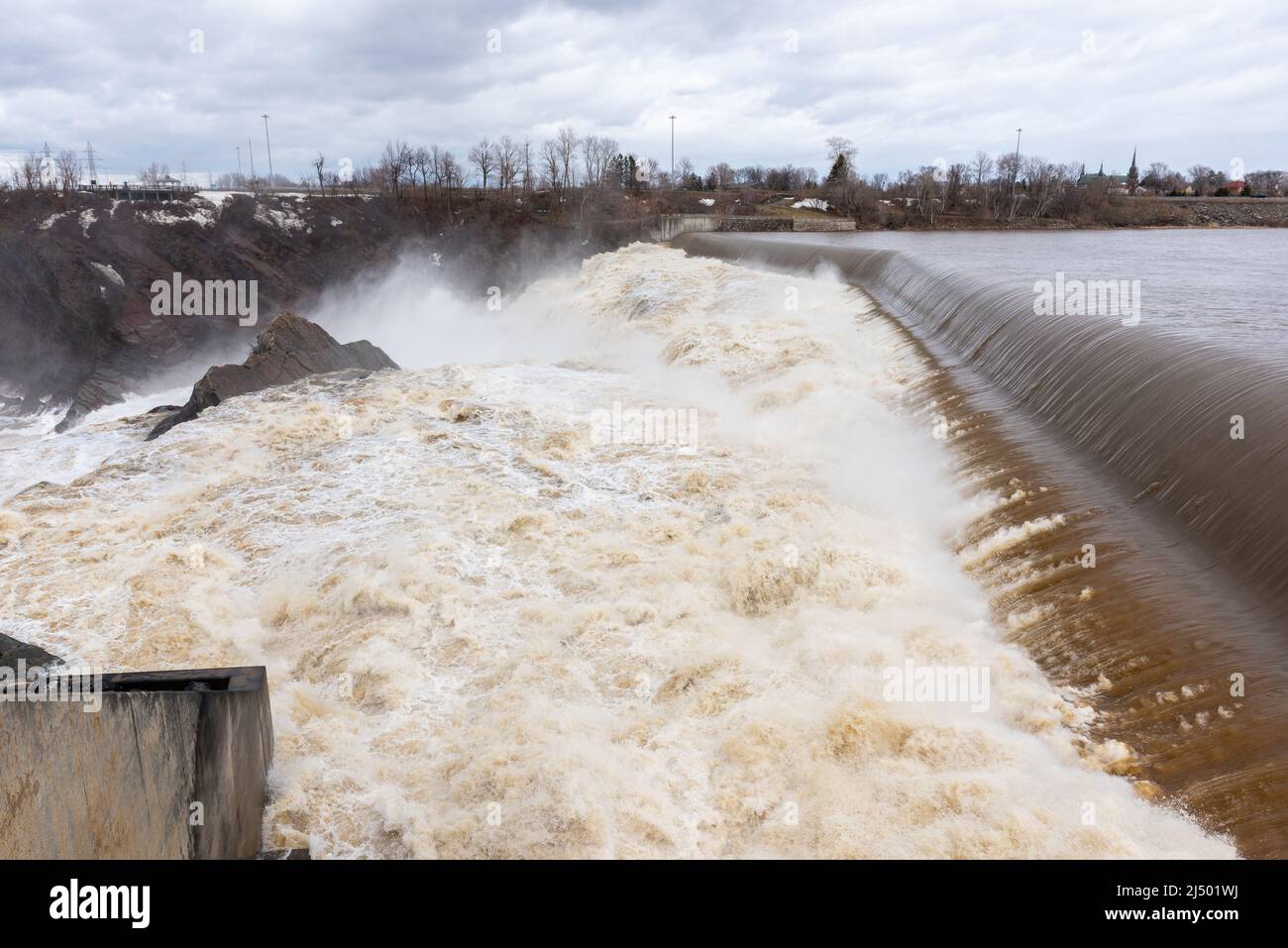 Au printemps, les cascades de Chaudiere au parc de la rivière Chaudiere à Lévis Banque D'Images