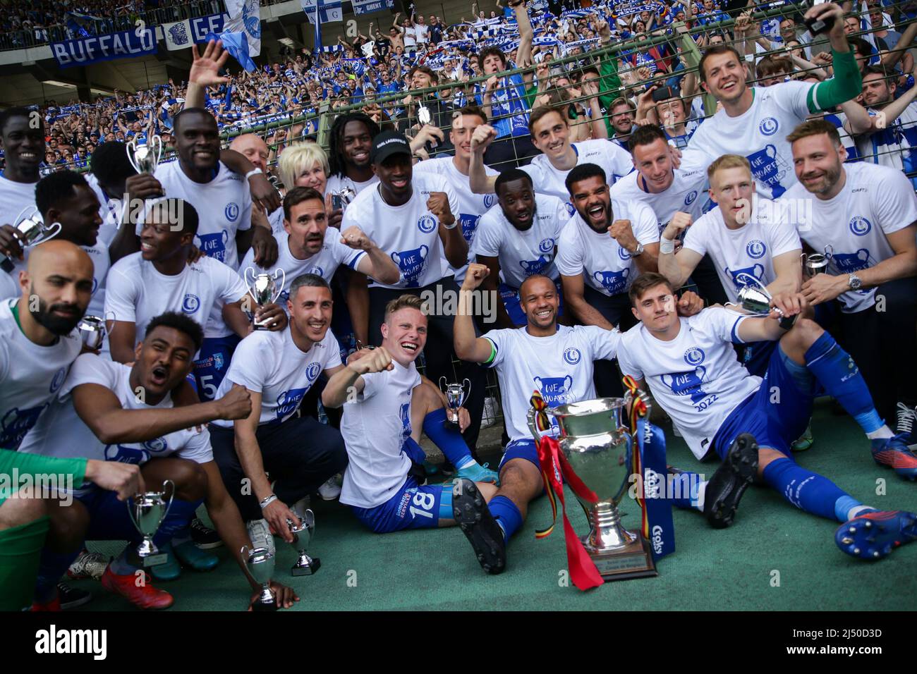 Bruxelles, Belgique. 18th avril 2022. Les joueurs de Gent célèbrent la victoire après le match final de la coupe Croky 2022 entre KAA Gent et RSC Anderlecht, à Bruxelles, Belgique, le 18 avril 2022. Credit: Zheng Huansong/Xinhua/Alay Live News Banque D'Images