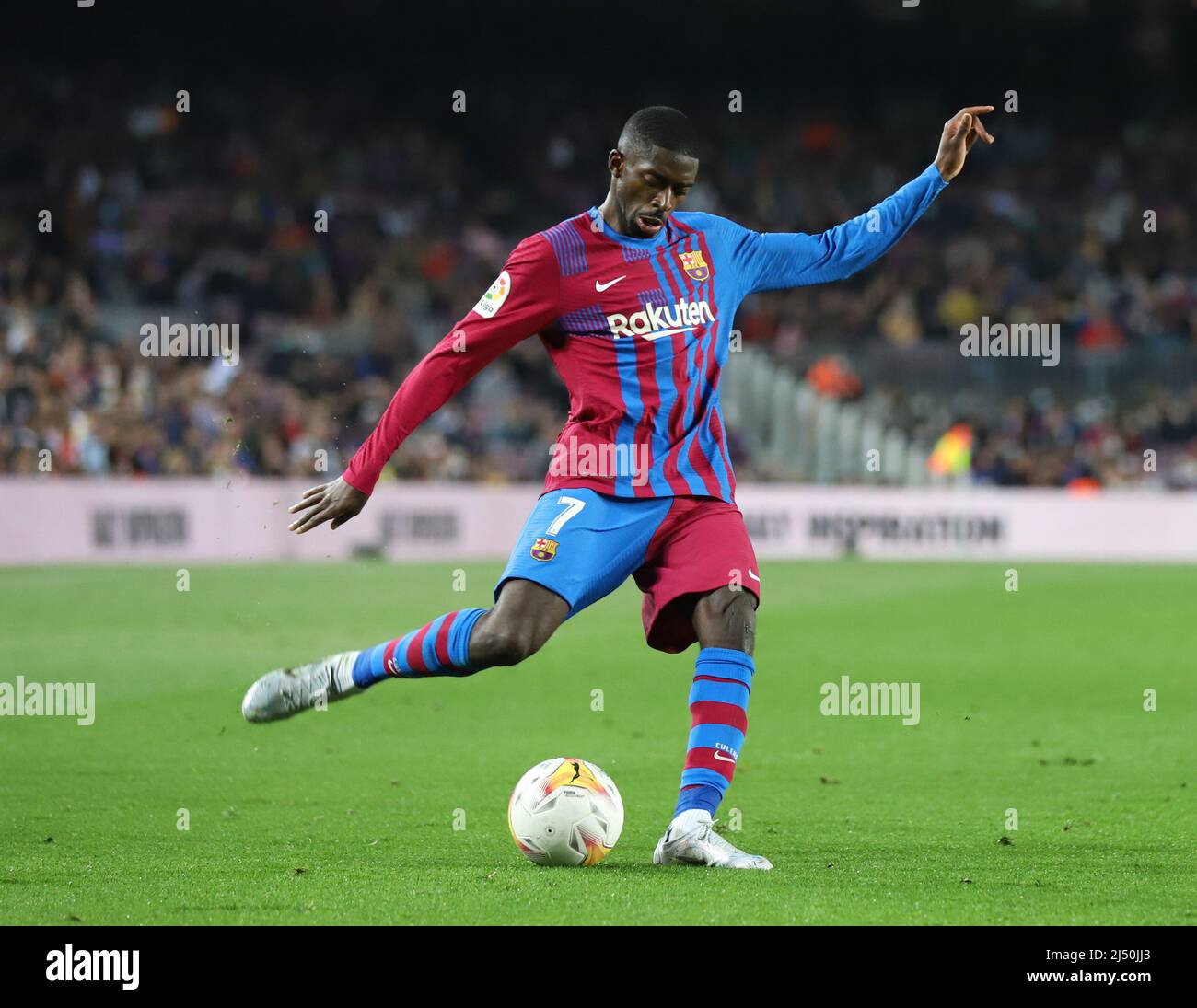 Sabadell, Barcelone, Espagne. 18th avril 2022. Barcelone Espagne 18.04.2022 Ousmane Dembele (FC Barcelone) contrôle le ballon pendant la Liga Santander entre le FC Barcelone et Cadix CF au Camp Nou le 18 avril 2022 à Barcelone. (Image de crédit : © Xavi Urgeles/ZUMA Press Wire) Banque D'Images