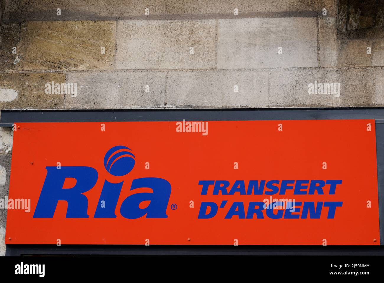 Bordeaux , Aquitaine France - 03 12 2022 : ria Money transfert texte marque et logo mur agence façade transferts argent Banque D'Images