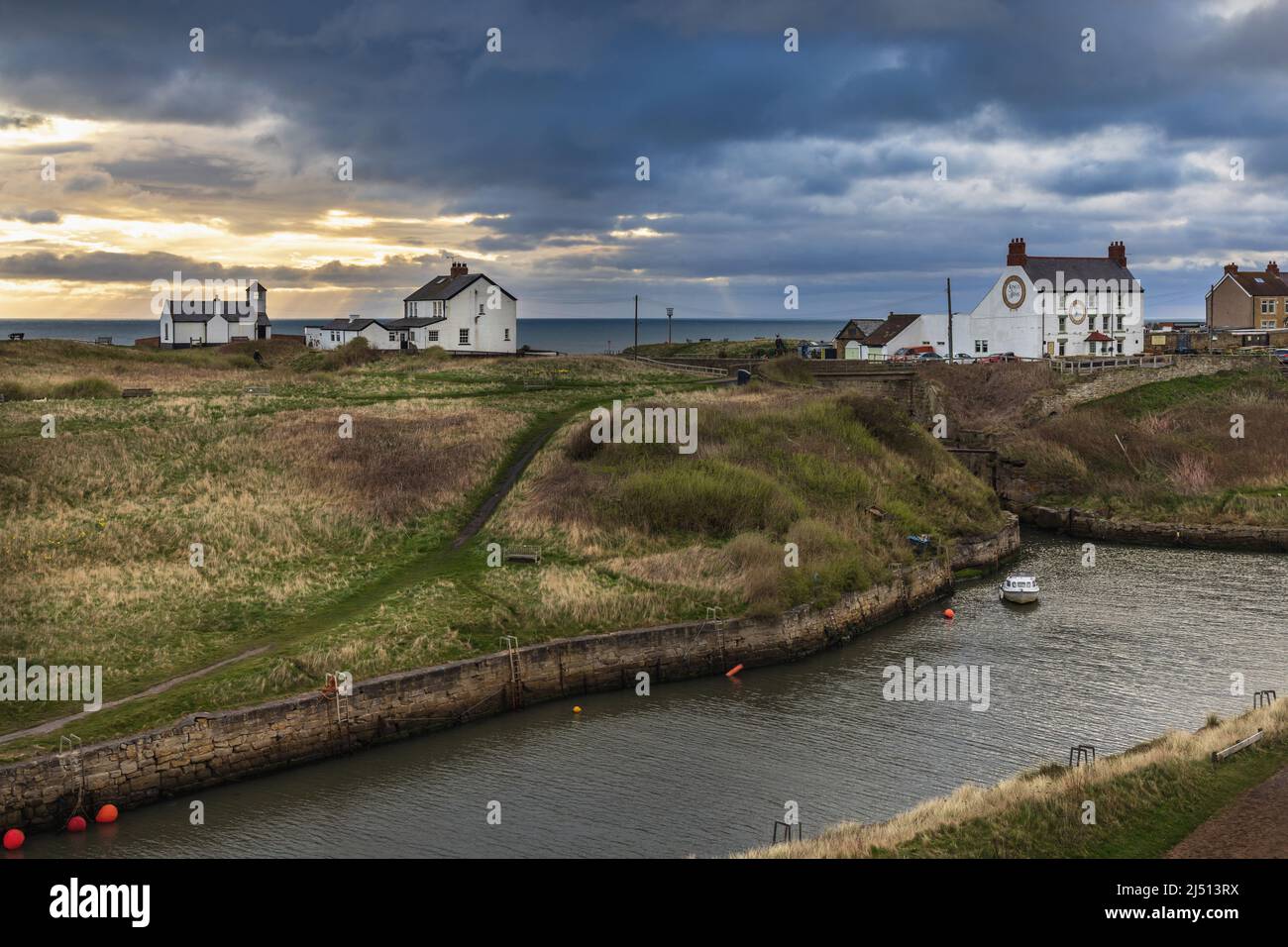 Le port de Seaton Sluice, un joli village de bord de mer de Northumberland à l'embouchure de Seaton Burn. Banque D'Images