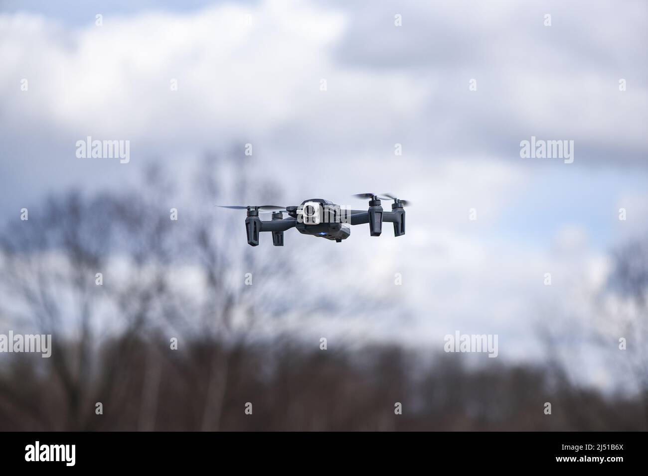 10 avril 2022 - Cracovie, Pologne: Parrot ANAFI vol thermique dans l'air. Banque D'Images