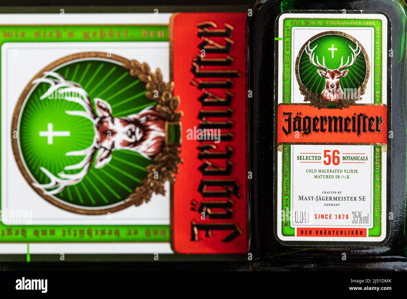 Hanovre, Allemagne -3 mai 2021: Bouteille Jägermeister, boisson digestive allemande faite avec 56 herbes et épices Banque D'Images