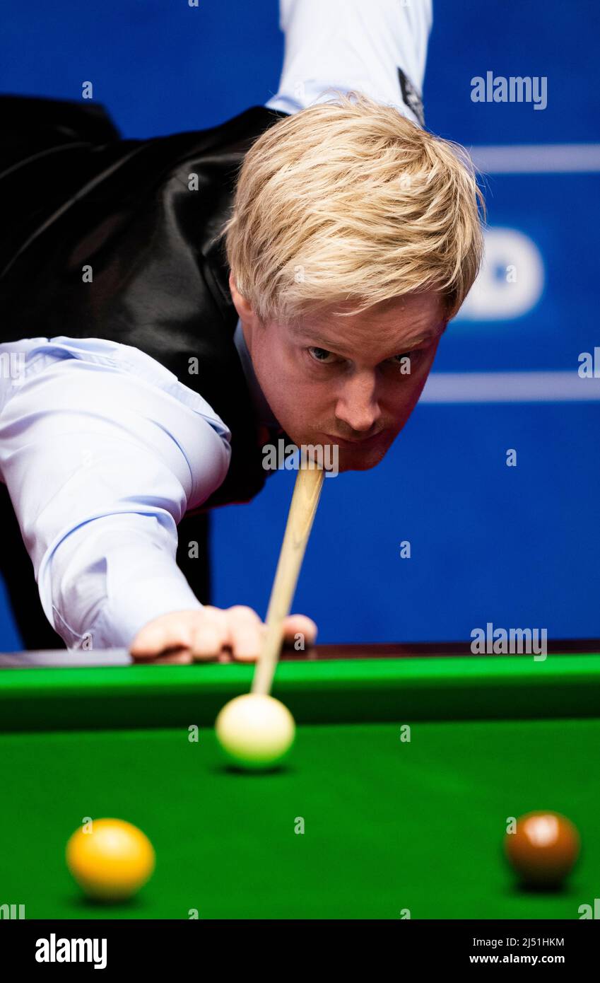 Neil Robertson lors de son match contre Ashley Hugill lors du quatrième jour des Championnats du monde de Snooker de Betfred au Crucible, Sheffield. Date de la photo: Mardi 19 avril 2022. Banque D'Images