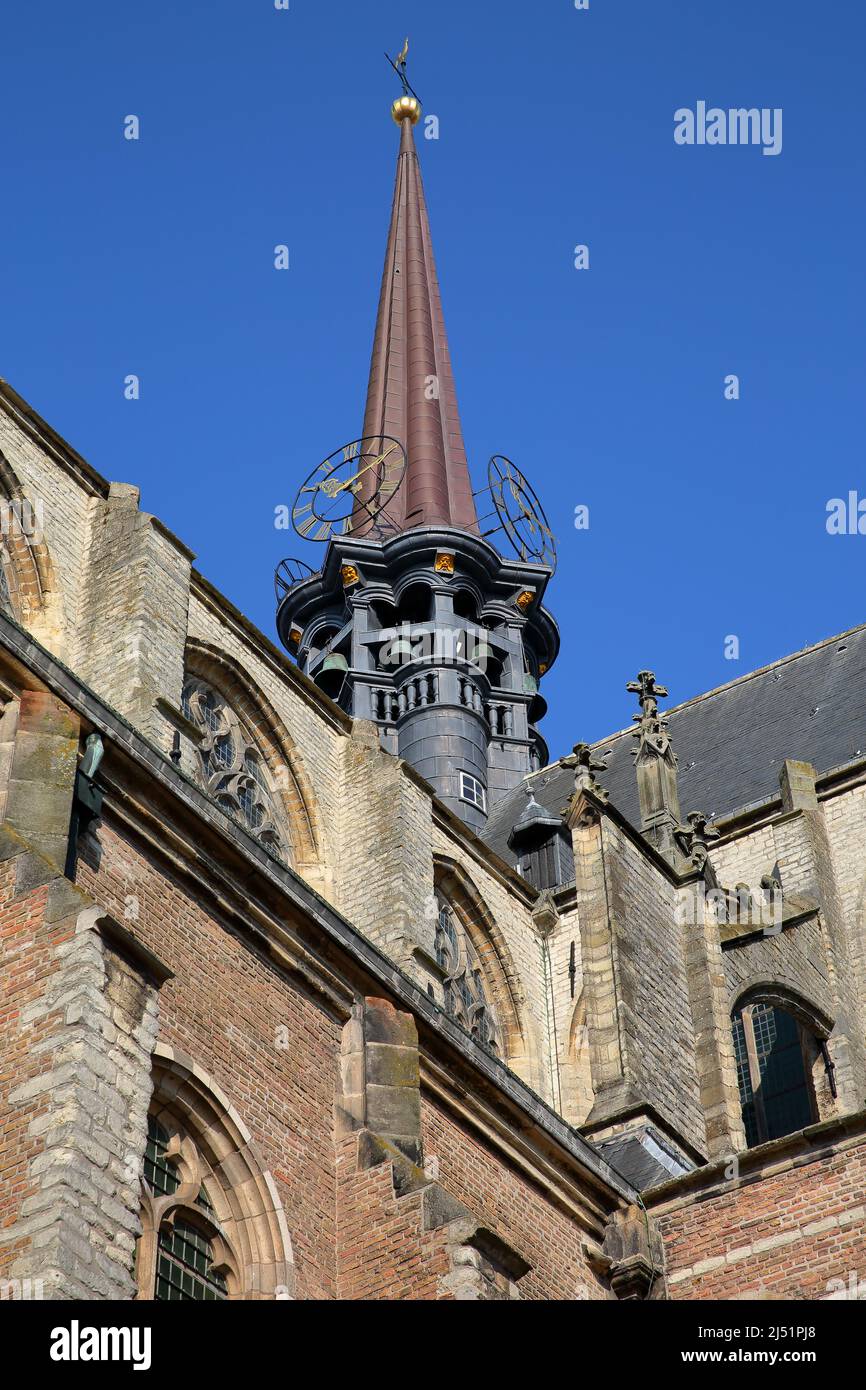 L'église gothique Grote de Maria Magdalenakerk à Goes, Zélande, pays-Bas, avec ses tourelles et son horloge Banque D'Images