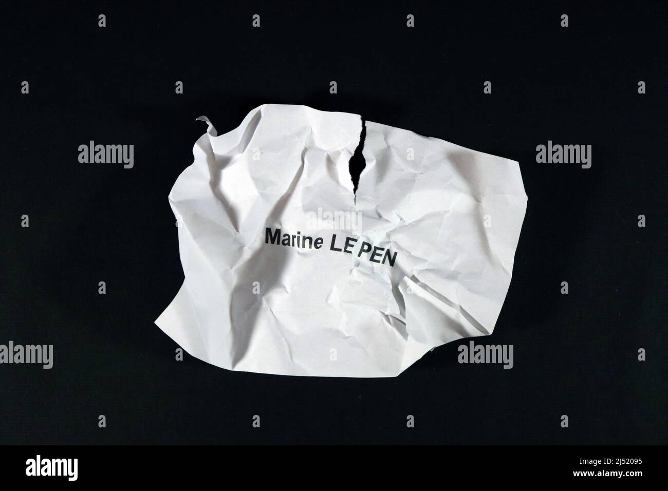 Bulletin de vote pour Marine LE PEN, échec, refus de voter pour l'extrême droite, . Élection présidentielle 2022. Candidat Marine LePen. Banque D'Images