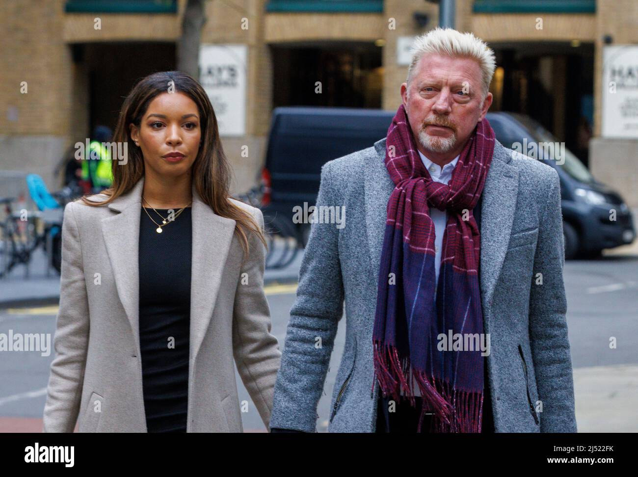 Boris Becker, six fois grand slam vainqueur au tribunal de la Couronne de Southwark avec sa petite amie Lilian de Carvalho Monteiro, pendant son procès de faillite. Banque D'Images