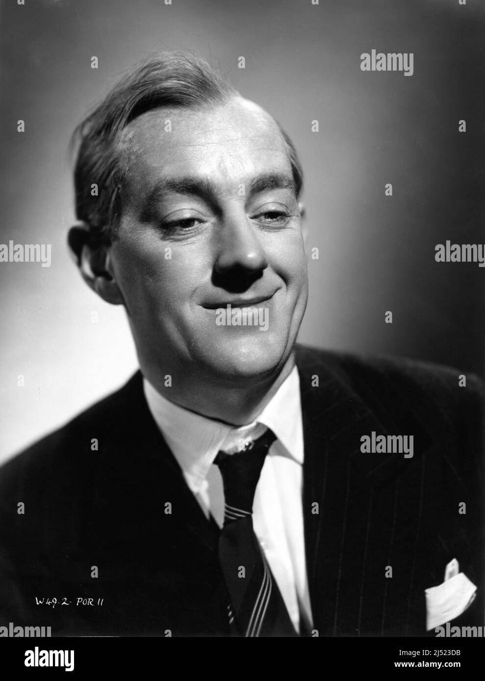 ALEC GUINNESS Portrait de FRANK BUCKINGHAM à LA DERNIÈRE FIN de 1950 réalisateur HENRY CASS scénario J. B. Priestley Watergate films / associé British-Pate Banque D'Images