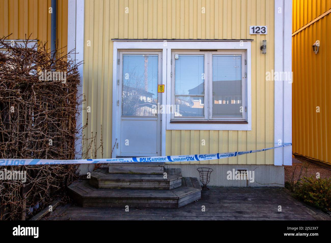 Un cordoned hors de scène de crime. Banque D'Images