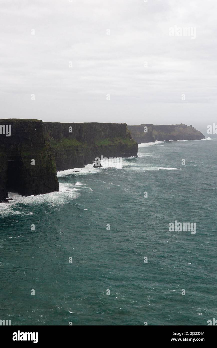 Photographie de Moher Cliffs en une journée brumeuse. Irlande Banque D'Images
