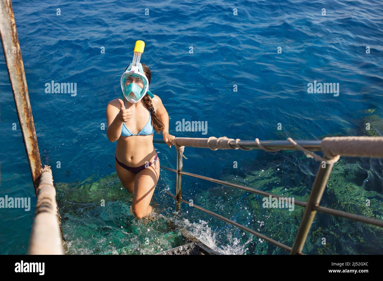 jeune femme en masque de plongée Banque D'Images