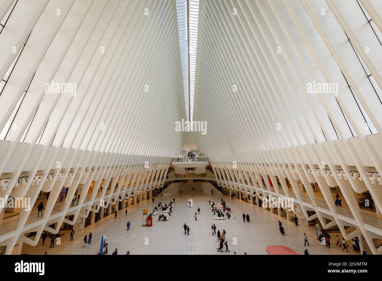 Santiago Calatrava a conçu la GARE FERROVIAIRE PATH du World Trade Center, Financial Distrrict, New York, NY, USA. Banque D'Images