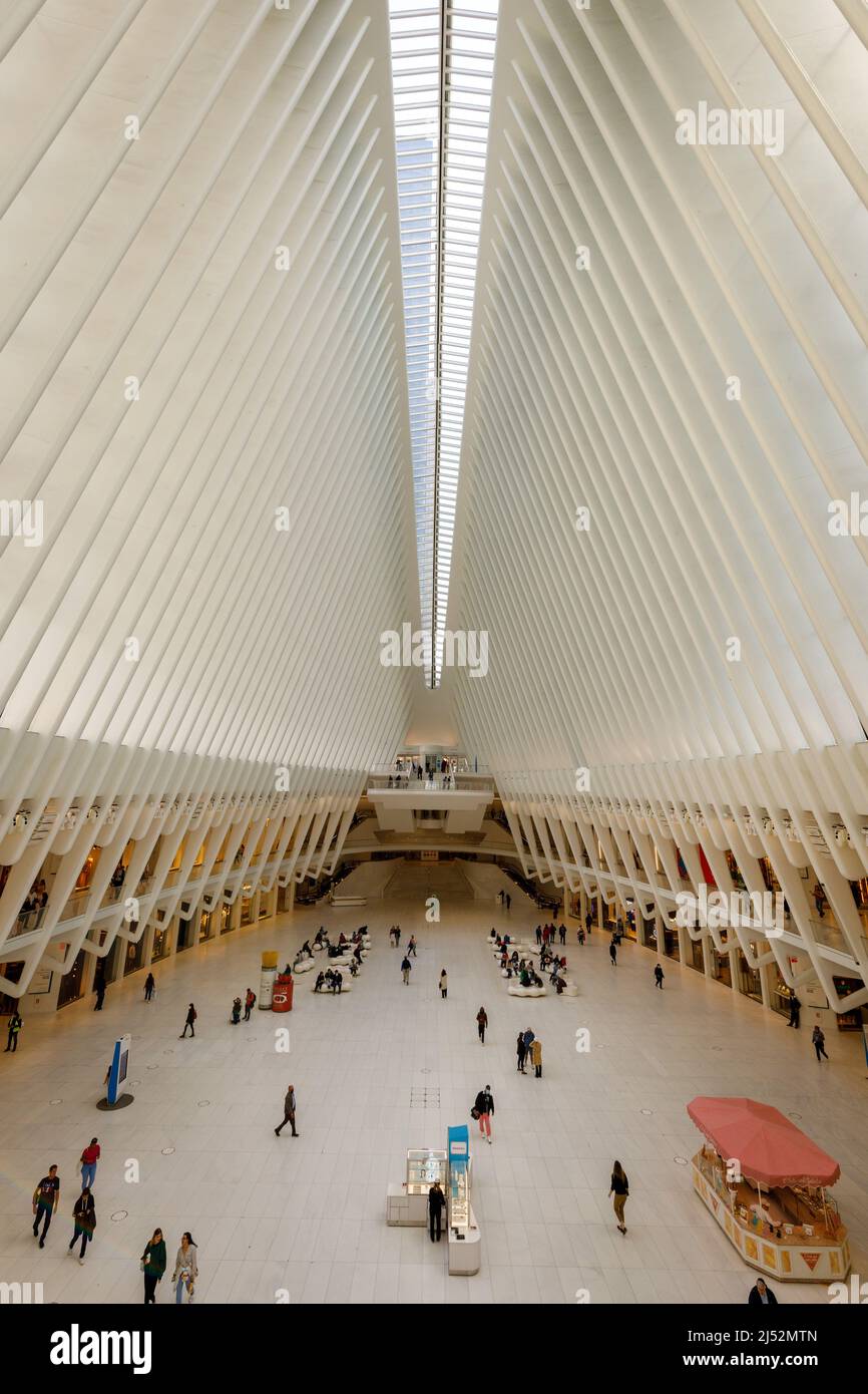 Santiago Calatrava a conçu la GARE FERROVIAIRE PATH du World Trade Center, Financial Distrrict, New York, NY, USA. Banque D'Images