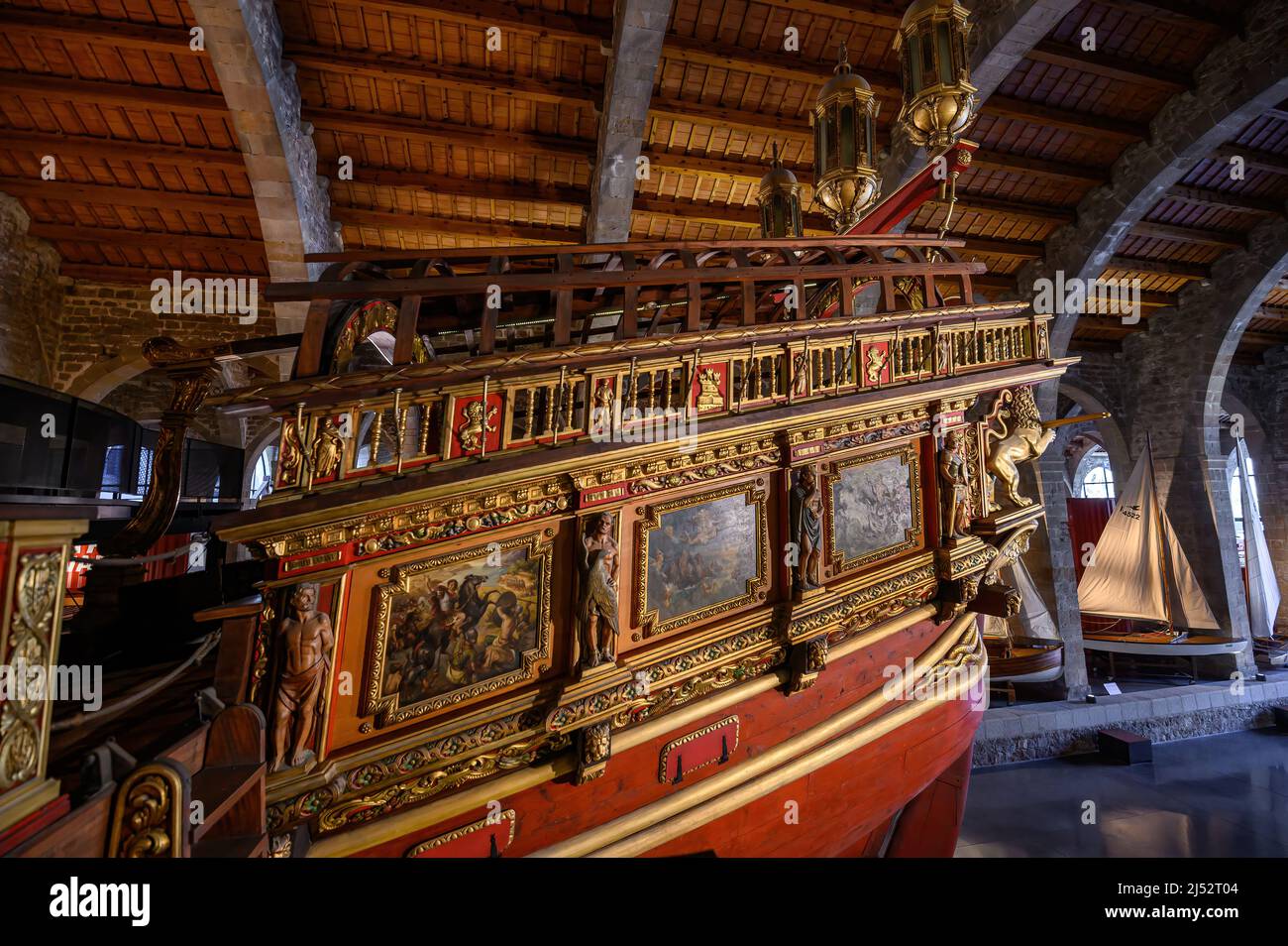 Barcelone, Espagne. Royal Galley navire dans le Musée maritime, construit dans les Drassanes Reals en 1568 Banque D'Images