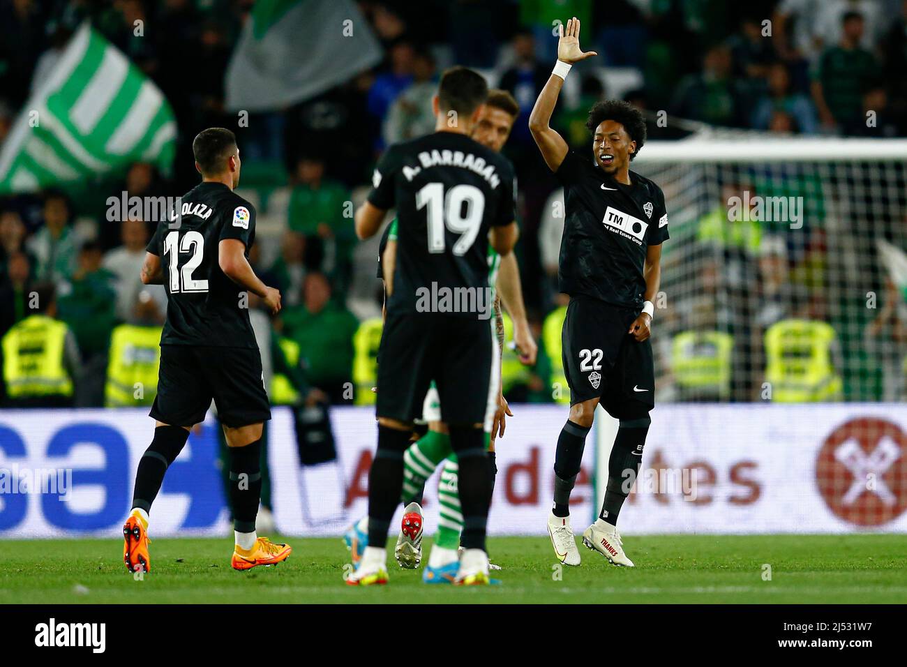 Johan Mojica d'Elche CF pendant le match de la Liga entre Real Betis et Elche CF a joué au stade Benito Villamarin le 19 avril 2022 à Séville, Espagne. (Photo par Antonio Pozo / PRESSINPHOTO) Banque D'Images