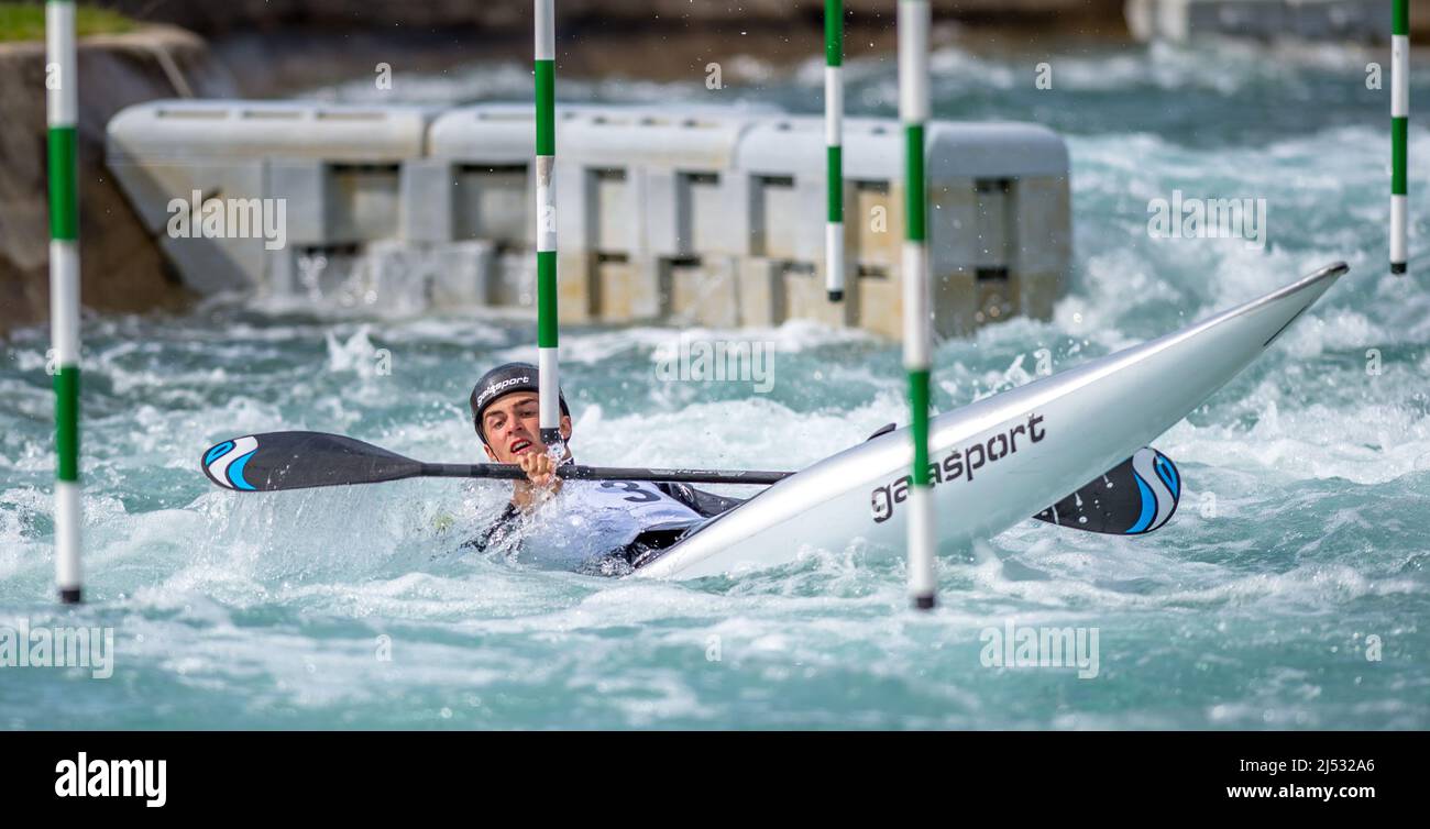 Lee Valley, Hertfordshire, Londres, 18 avril 2022, Lee Valley, Hertfordshire, Londres, 18 avril 2022, David Paterson, de Manchester CC, en compétition en K1M lors de la qualification olympique britannique de slalom de canoë à Lee Valley le 18 avril 2022. Photo de Phil Hutchinson. Utilisation éditoriale uniquement, licence requise pour une utilisation commerciale. Aucune utilisation dans les Paris, les jeux ou les publications d'un seul club/ligue/joueur. Crédit : UK Sports pics Ltd/Alay Live News Banque D'Images