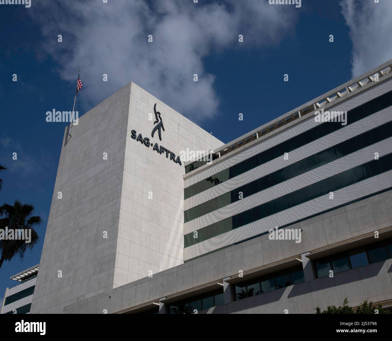 Los Angeles, CA, USA - 17 avril 2022 : extérieur du bâtiment du syndicat SAG-AFTRA sur le boulevard Wilshire à Los Angeles, CA. Banque D'Images