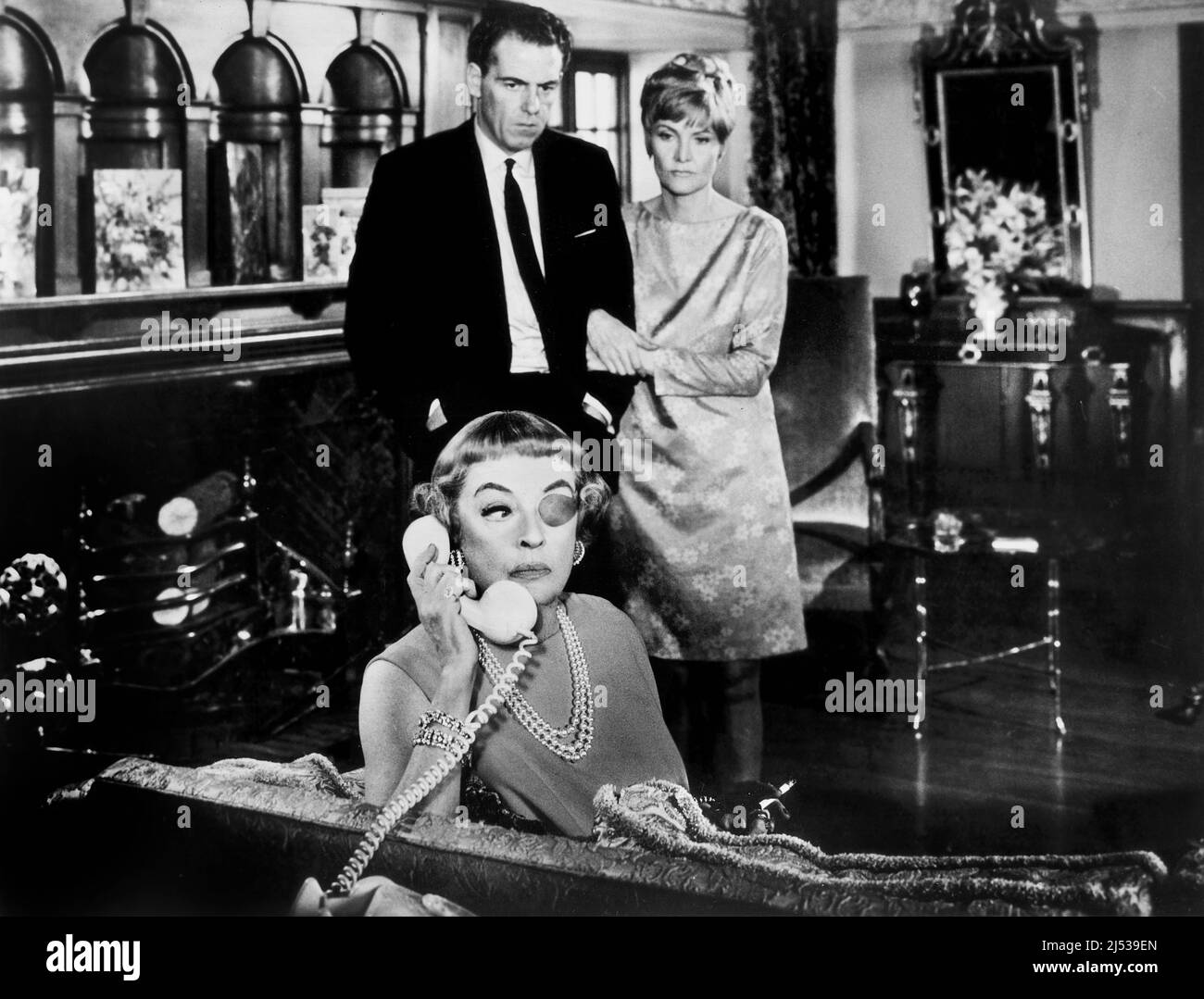 Bette Davis, Jack Hedley, Sheila Hancock, sur le tournage du film, « The Anniversary », 20th Century-Fox, 1968 Banque D'Images