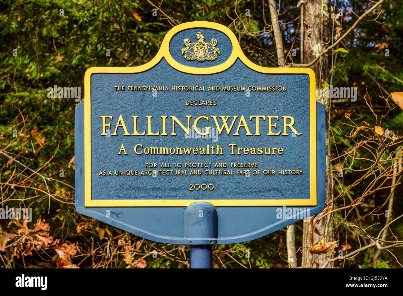 Le marqueur du Trésor du Commonwealth de la Pennsylvania Historical and  Museum Commission pour Frank Lloyd Wright's Falling Water à Mill Run,  Pennsylvanie Photo Stock - Alamy