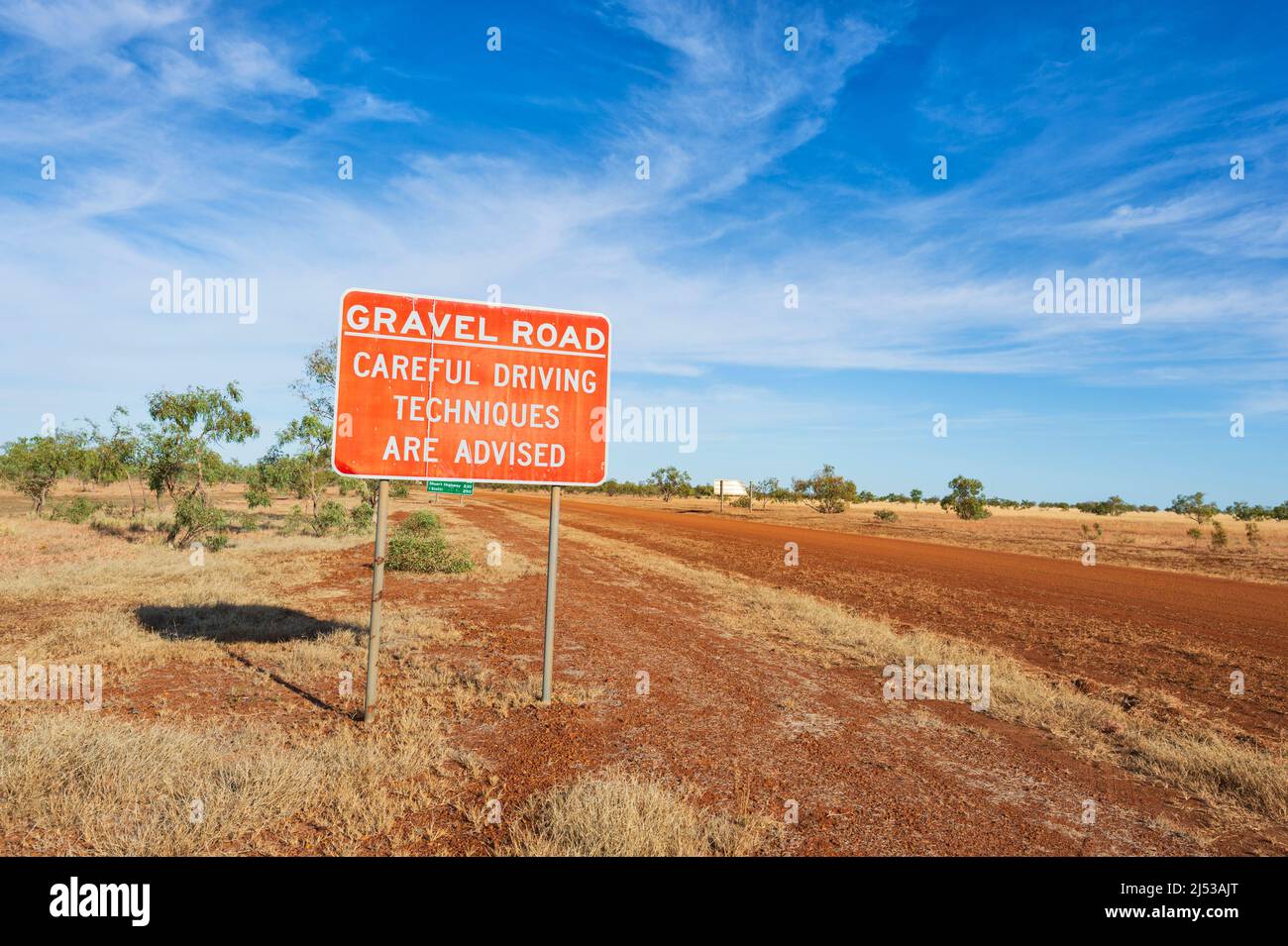 Panneau d'avertissement en gravier sur la route historique et reculée de Barkly stock, Barkly Tablelands, territoire du Nord, territoire du Nord, Australie Banque D'Images