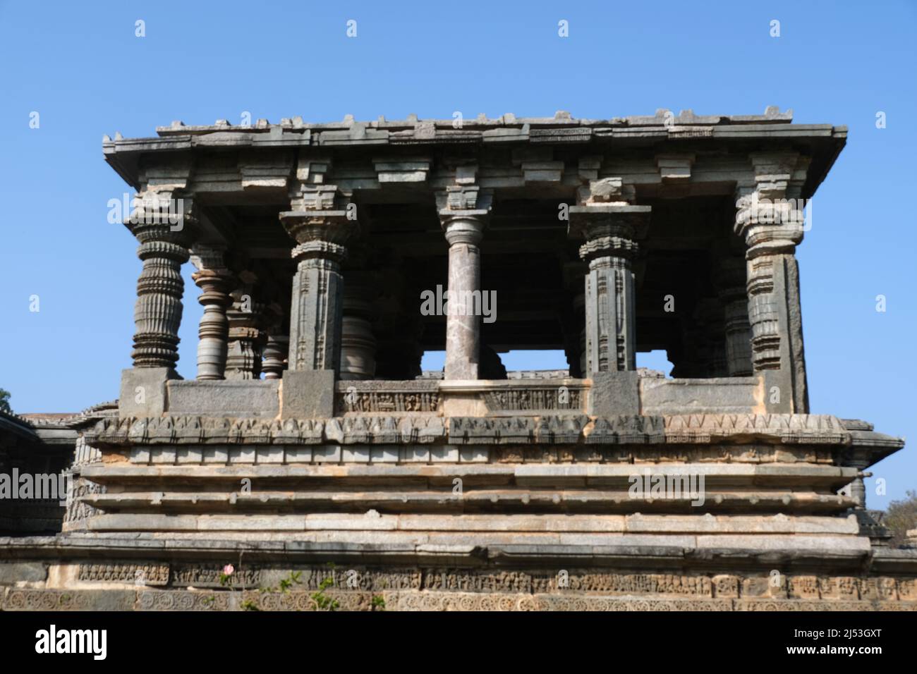 Ancien temple Hoysaleswara Hindou complexe à Halebidu, développé sous la domination de l'empire Hoysala entre les 11th et 14th siècles. Banque D'Images