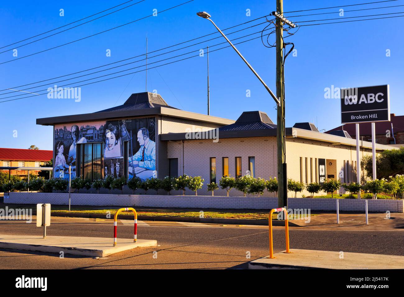 Broken Hill, Australie - 27 décembre 2021 : siège social de Broken Hill et studio de production de la chaîne de presse ABC dans l'Outback. Banque D'Images