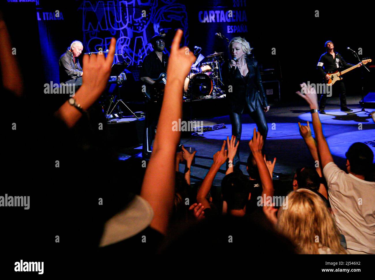 Cartagena, Espagne. 22nd juillet 2011. Cindy Lauper et son groupe au Festival de la Mar de Musicas. Crédit: ABEL F. ROS/Alay Banque D'Images
