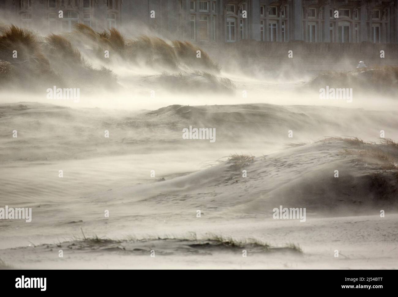Tempête sur la plage de sable, Hurricane Eunice, Zeynep, 02/18/2022, Belgique, Flandre Occidentale, Nieuwpoort Banque D'Images