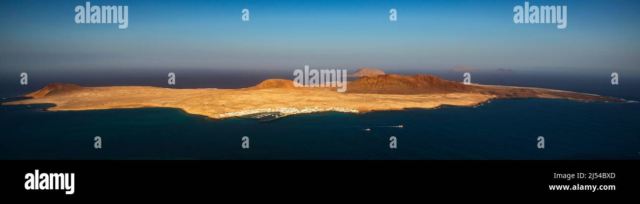 Vue depuis le Guinate ridgeway jusqu'à l'île la Graciosa, les îles Canaries, Lanzarote, Guinate Banque D'Images