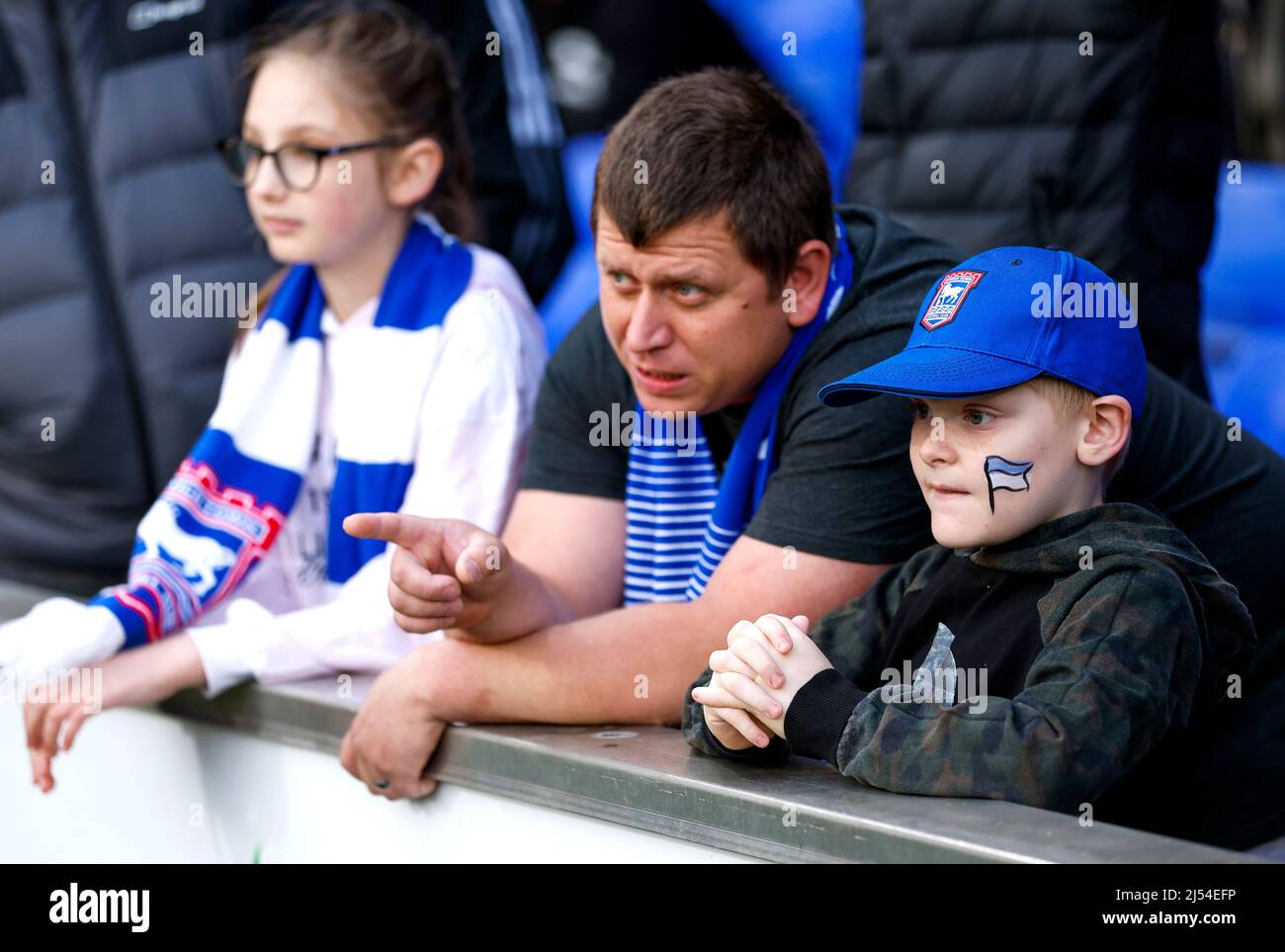 Ipswich Town fans avant le match de la Sky Bet League One à Portman Road, Ipswich. Date de la photo: Mardi 19 avril 2022. Banque D'Images