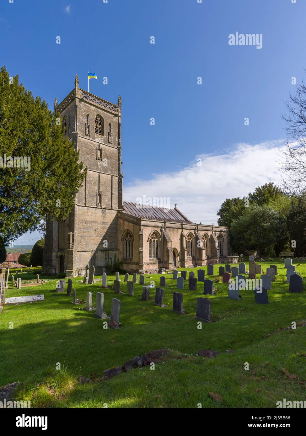 L'église normande de St Michael l'Archange à Compton Martin dans le paysage national de Mendip Hills, Somerset, Angleterre. Banque D'Images