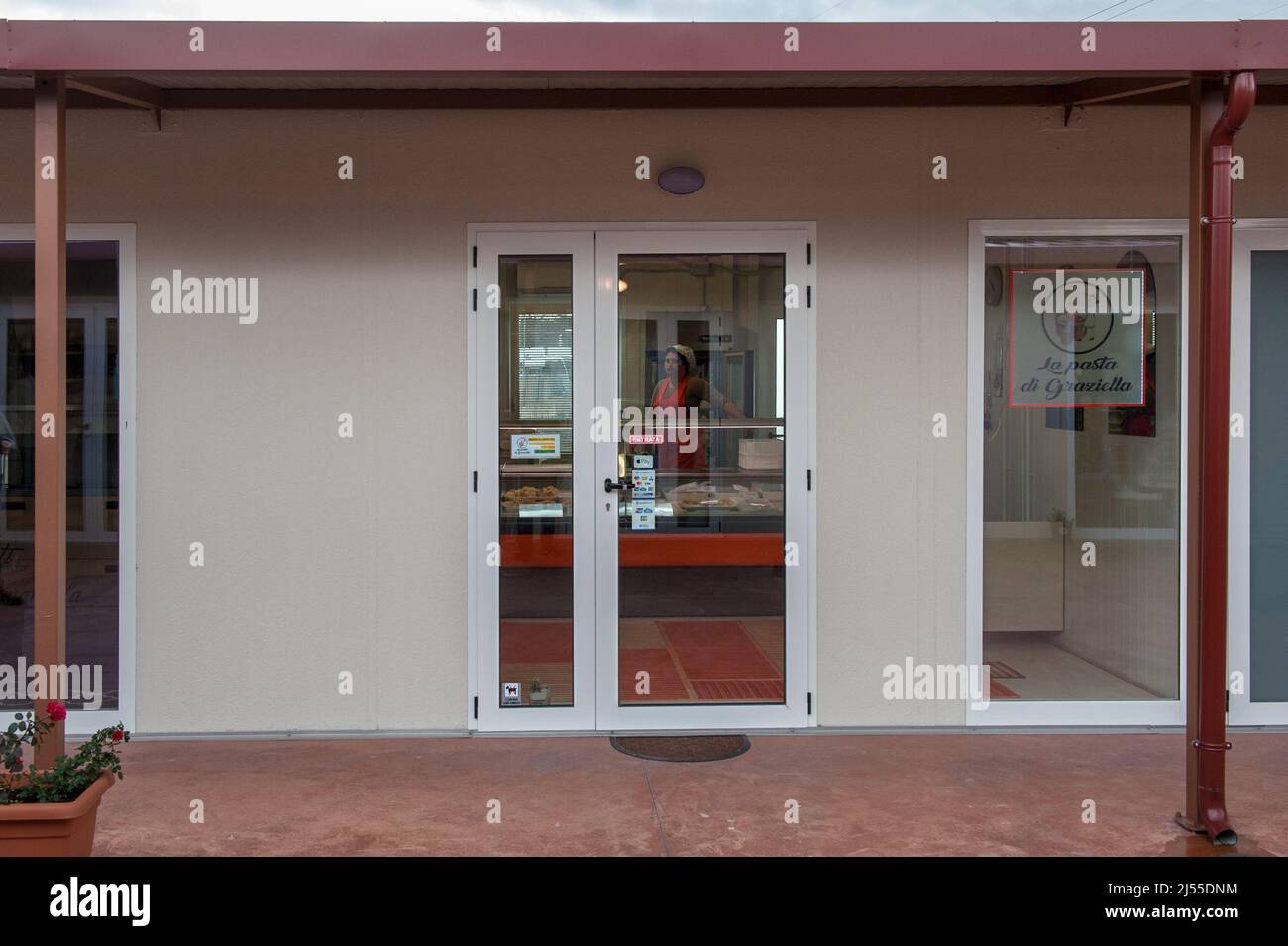 Caldarola, Macerata, Italie 02/02/2019: Conteneurs avec activités commerciales construits après le tremblement de terre de 2016. ©Andrea Sabbadini Banque D'Images