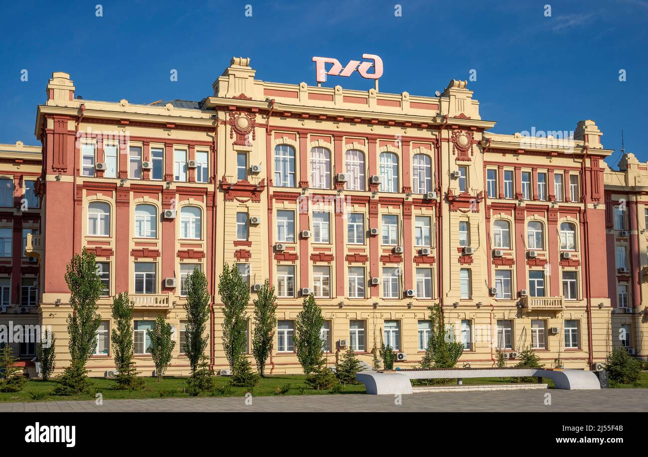 ROSTOV-SUR-LE-DON, RUSSIE - 03 OCTOBRE 2021 : le bâtiment de l'Administration du chemin de fer du Nord Caucase. Rostov sur Don, Russie Banque D'Images