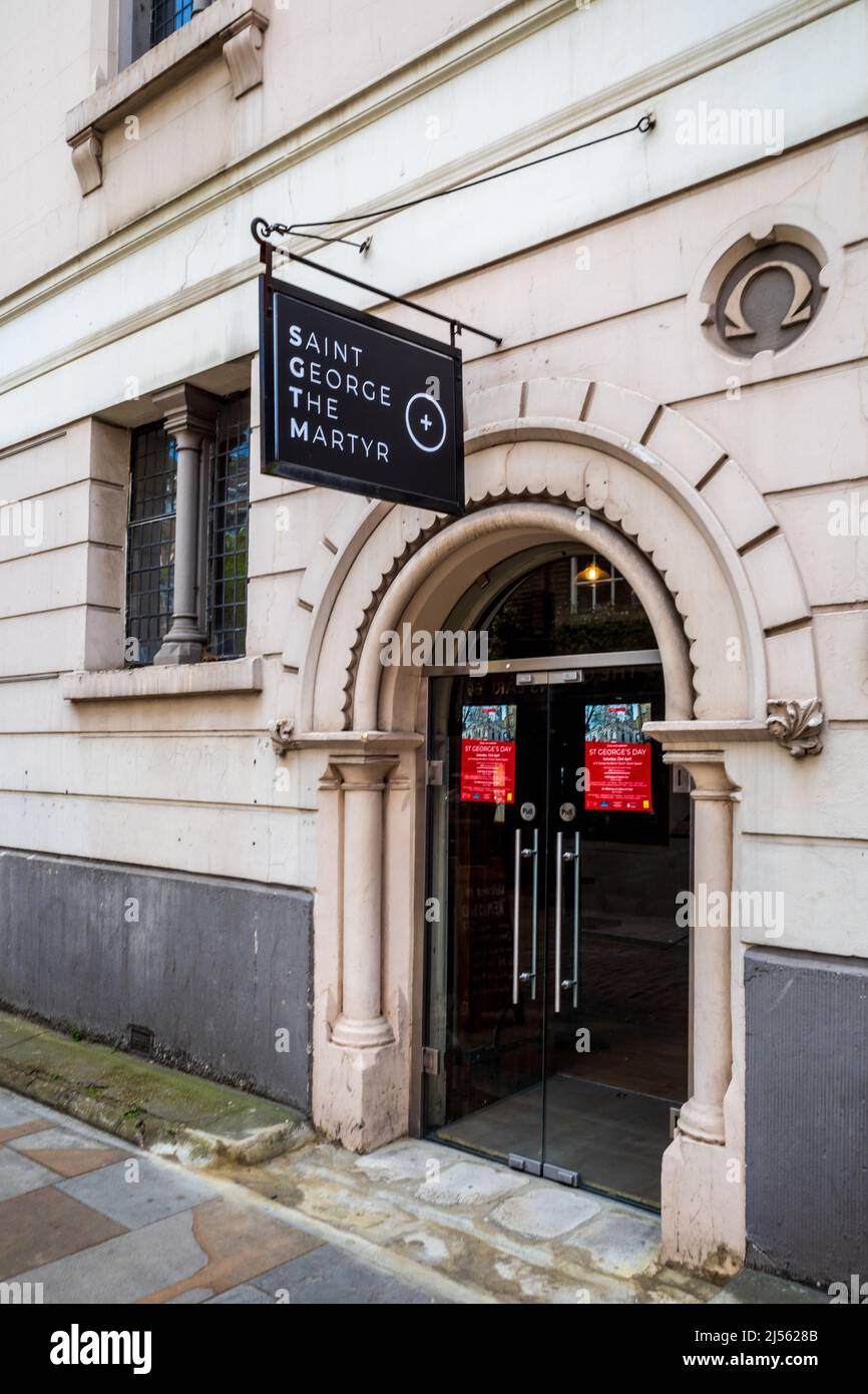 St George The Martyr Holborn ou St George's Holborn - St George The Martyr Church Holborn entrée - construite de 1703 à 06, classée Grade II*. Banque D'Images