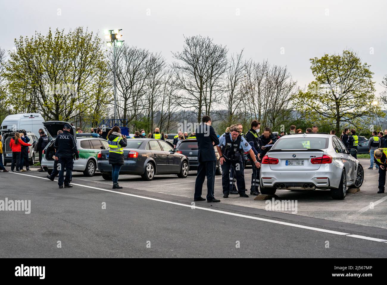 Contrôle conjoint des douanes et de la police, sur l'autoroute A3, en direction de Cologne, dans la zone de repos de Stindertal, contrôle de la contrebande, du vol, de la drogue et des Banque D'Images