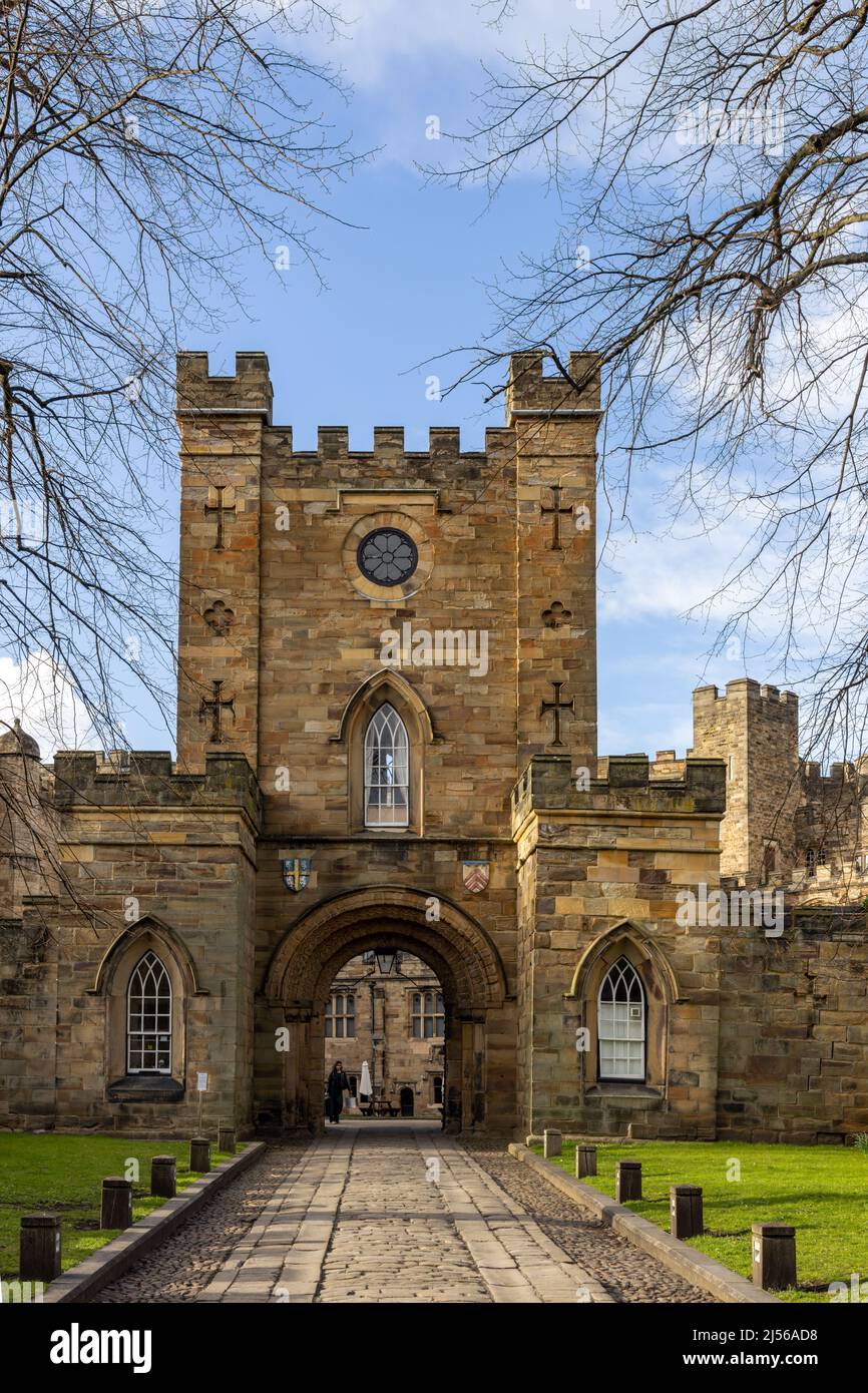 L'entrée du château de Durham, un château normand de la ville de Durham, en Angleterre, qui est occupé depuis 1837 par le University College de Durham. Banque D'Images