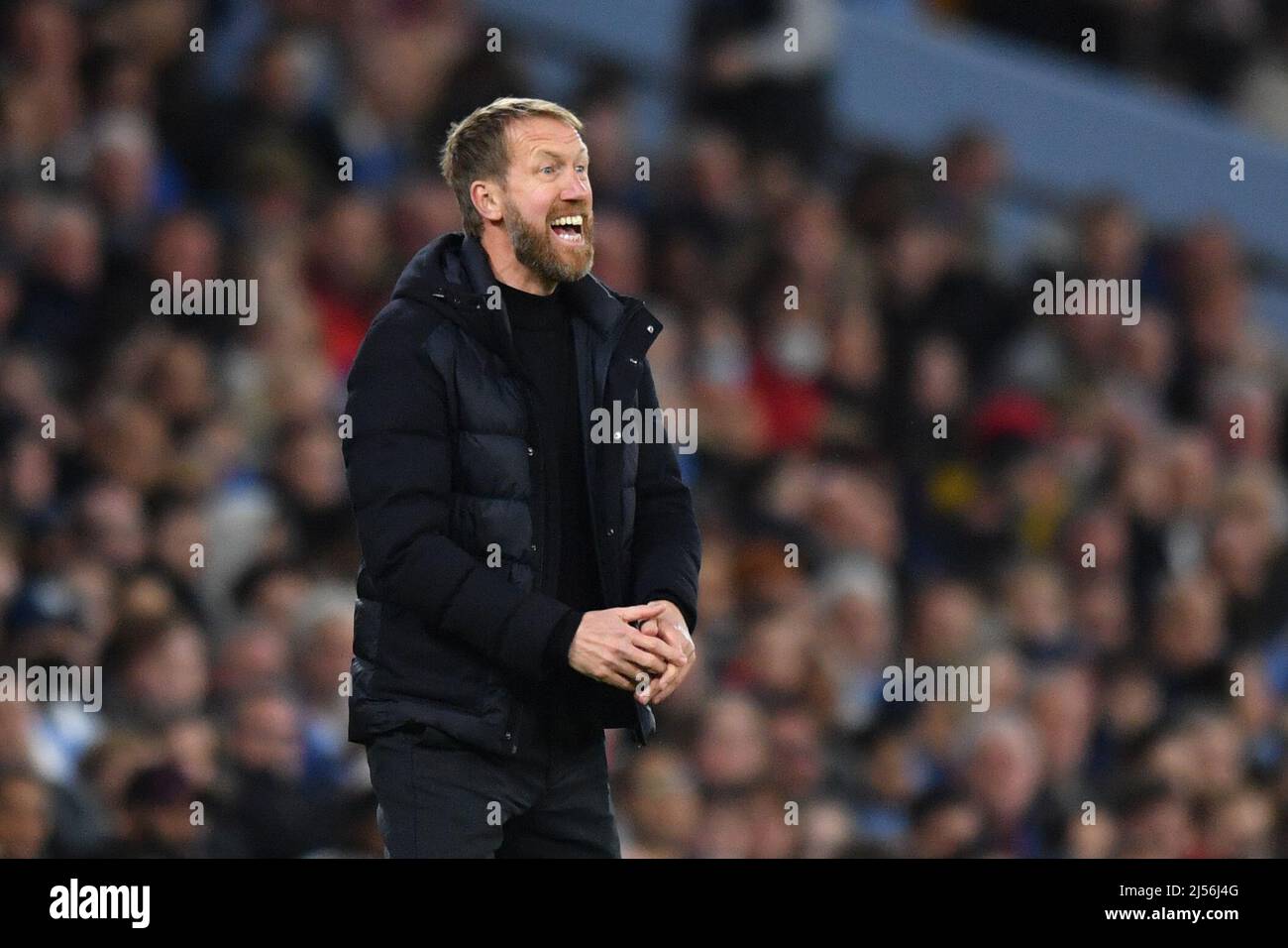 Manchester, Royaume-Uni, 20 avril 2022, Brighton et Graham Potter, le directeur de Hove Albion, réagissent sur la ligne de contact. Date de la photo: Mercredi 20 avril 2022. Le crédit photo devrait se lire: Anthony Devlin/Alamy Live News/Alamy Live News Banque D'Images