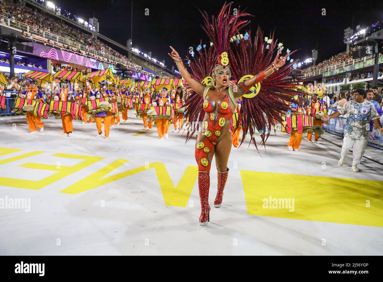 Avril 22 Rio De Janeiro Rio De Janeiro Bresil Membres De Em Cima Da Hora Pendant Le Defile Des Ecoles De Samba Du Groupe Serie Ouro Acces Au Carnaval 22 A