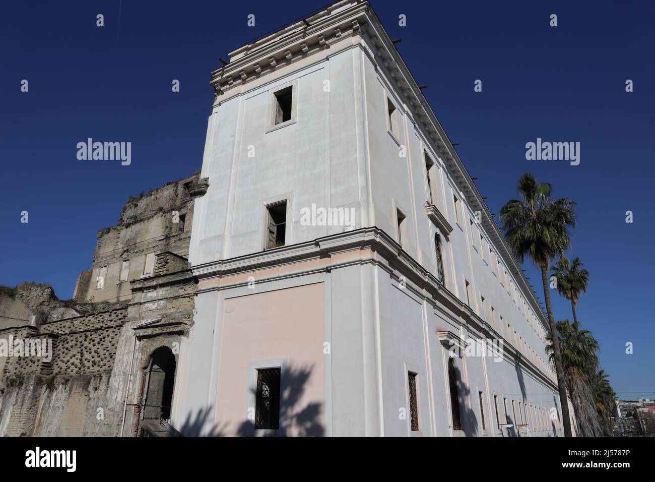 Napoli - Facciata dell'Albergo dei Poveri dall'Orto Botanico Banque D'Images