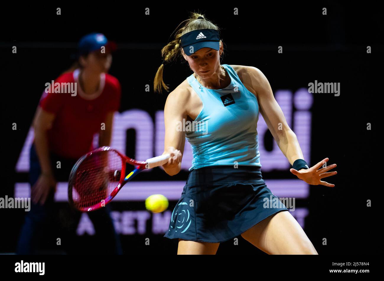 Elena Rybakina du Kazakhstan en action contre Nastasja Schunk d'Allemagne lors de la première manche du Grand Prix de tennis Porsche WTA 500 2022, le 19 avril 2022 à la Porsche Arena de Stuttgart, Allemagne - photo: Rob Prange/DPPI/LiveMedia Banque D'Images