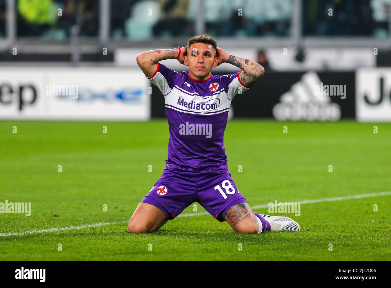 TURIN, ITALIE - 20 AVRIL 2022. Lucas Torreira de l'ACF Fiorentina lors du match semi final 2nd jambes de Coppa Italia entre Juventus FC et ACF Fiorentina au stade Allianz le 20 avril 2022 à Turin, Italie. Juventus a gagné 2-0 sur Fiorentina. Crédit: Massimiliano Ferraro/Medialys Images/Alay Live News Banque D'Images