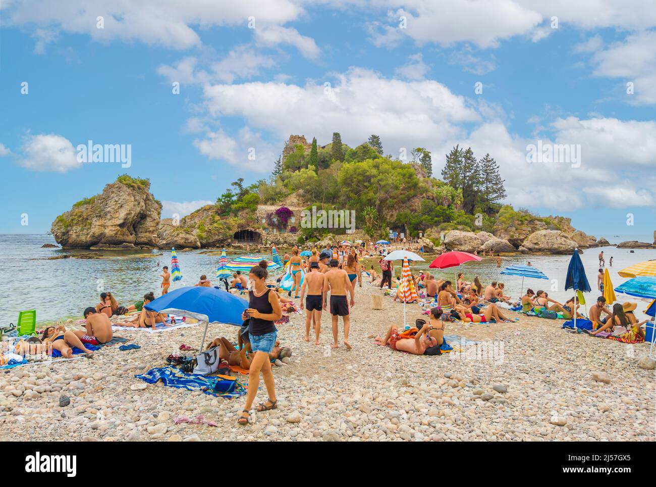 Taormina (Sicilia, Italie) - Une vue historique sur le centre de la ville touristique dans la province de Messine, île de Sicile pendant l'été, célèbre pour son vieux théâtre Banque D'Images