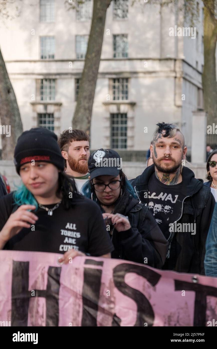 Une poignée de manifestants menés par Danny Price ont demandé à Boris Johnson de quitter son poste après Partygate et ses échecs pendant la Corona Banque D'Images