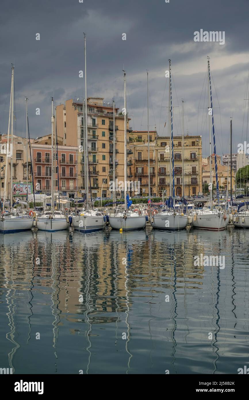 La Cala Marina et le port, Palerme, Sicile, Italie Banque D'Images