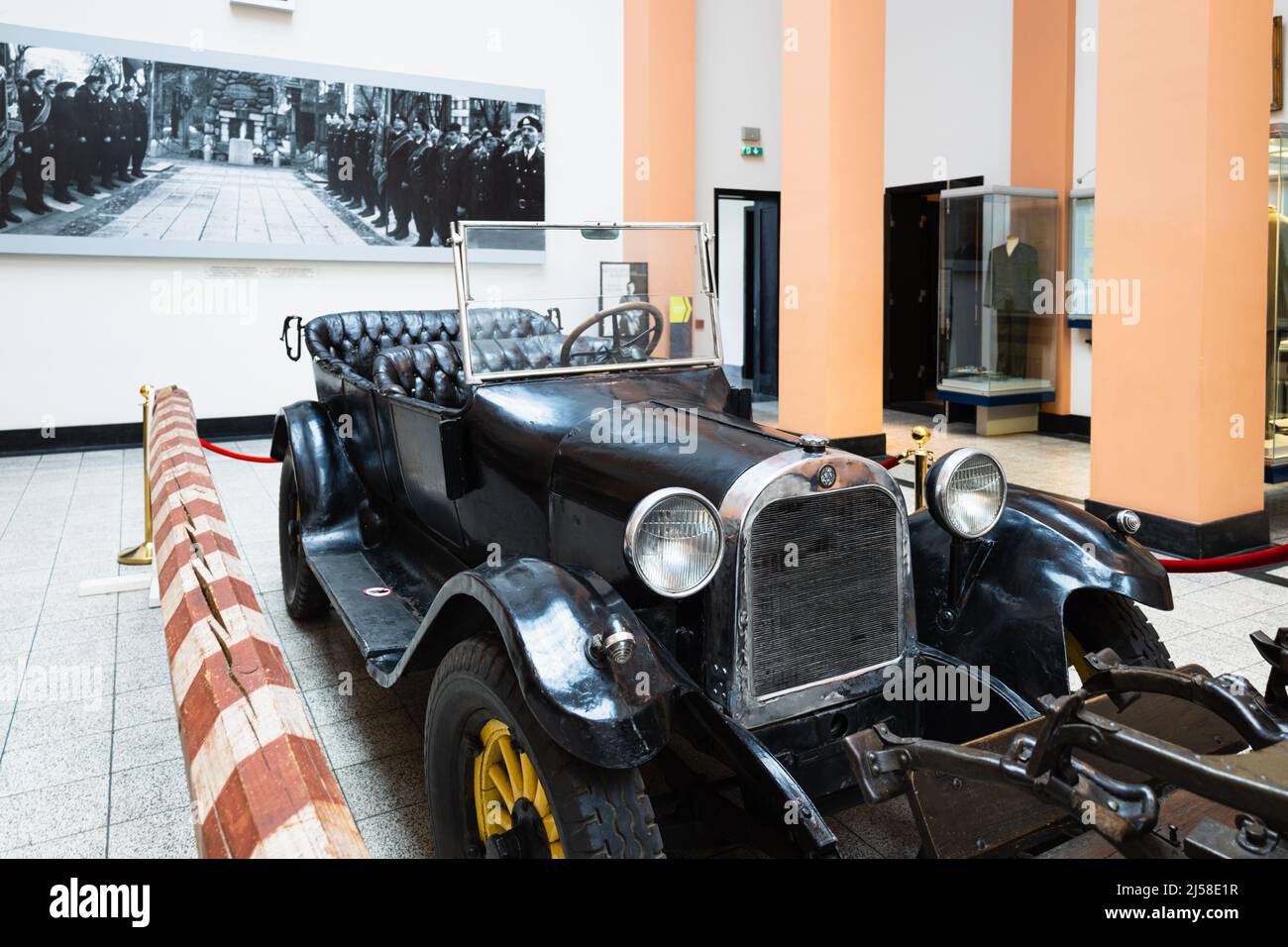 Voiture rétro Vintage dans le Vytautas le Musée de la Grande Guerre