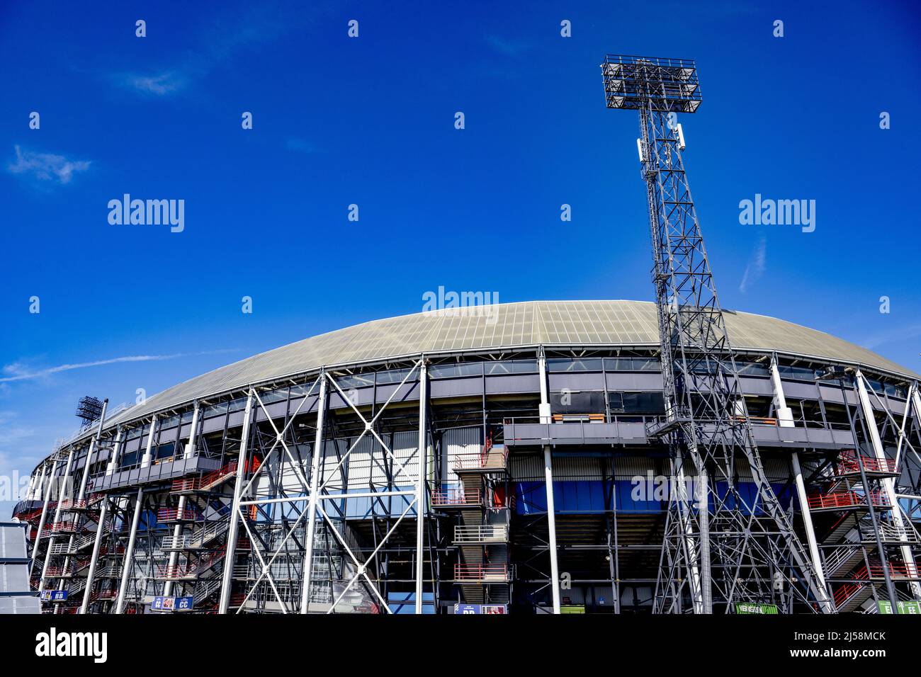 Imola, Italie. 21st avril 2022. ROTTERDAM - extérieur du stade de Kuip pour une conférence de presse du club de football Feyenoord sur l'hébergement futur du club de Rotterdam. ANP ROBIN UTRECHT crédit: ANP/Alay Live News Banque D'Images