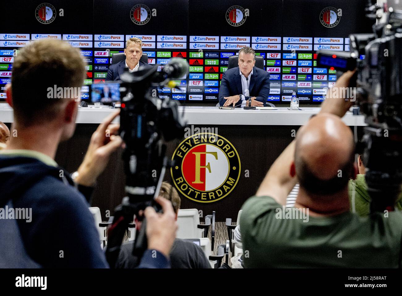 2022-04-21 16:06:27 ROTTERDAM - Pieter Smorenburg (à gauche) et Dennis te Kloese de Feyenoord lors d'une conférence de presse du club de football sur l'hébergement futur du club de Rotterdam. ANP ROBIN UTRECHT| pays-bas hors - belgique hors Banque D'Images