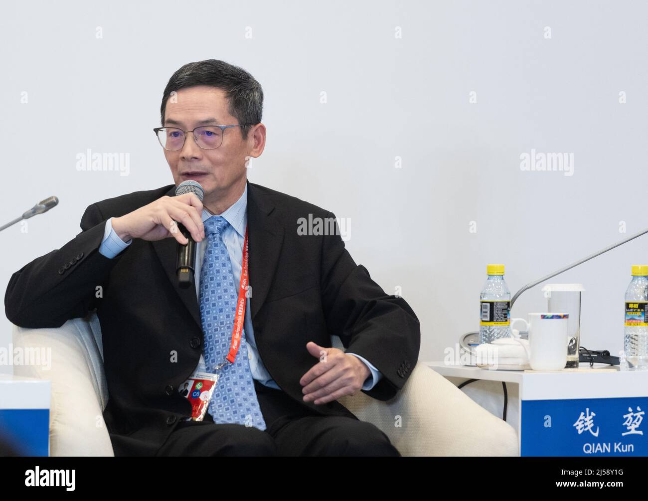 Boao, province chinoise de Hainan. 21st avril 2022. Qian Kun, vice-président mondial de Qualcomm, s'exprime lors d'une session intitulée « l'économie numérique pour un avenir meilleur », qui s'est tenue lors de la conférence annuelle 2022 du Forum de Boao pour l'Asie à Boao, dans la province de Hainan, dans le sud de la Chine, le 21 avril 2022. Credit: Hu Zhixuan/Xinhua/Alay Live News Banque D'Images