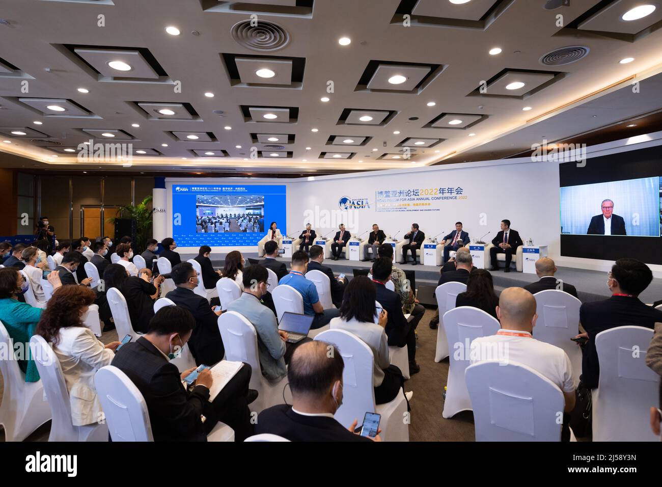 Boao, province chinoise de Hainan. 21st avril 2022. Une session intitulée « l'économie numérique pour un avenir meilleur » se tient lors de la conférence annuelle 2022 du Forum de Boao pour l'Asie, à Boao, dans la province de Hainan, dans le sud de la Chine, le 21 avril 2022. Credit: Hu Zhixuan/Xinhua/Alay Live News Banque D'Images